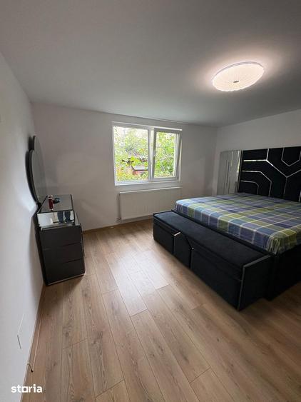 Casă cu 4 camere cu Teren 40 Mp în Vitan