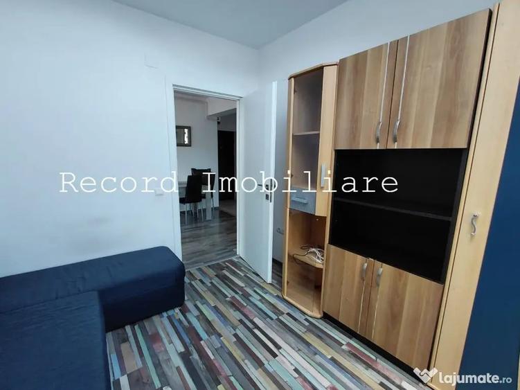 Apartament cu 3 camere semidecomandat în Florești