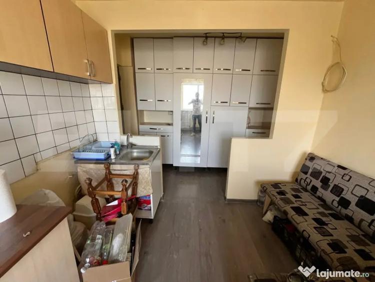 Apartament cu 2 camere semidecomandat, mobilat în Micro 11