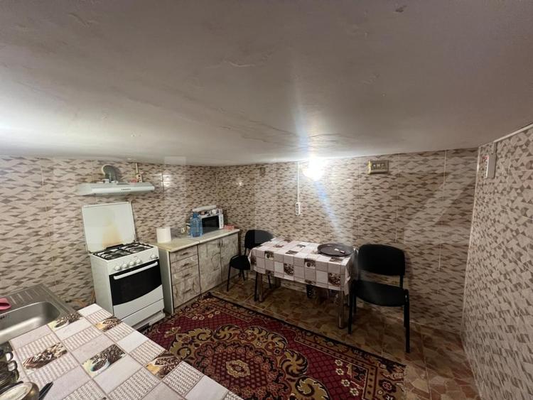 Casă individuală cu 4 camere cu Canalizare în Rovine