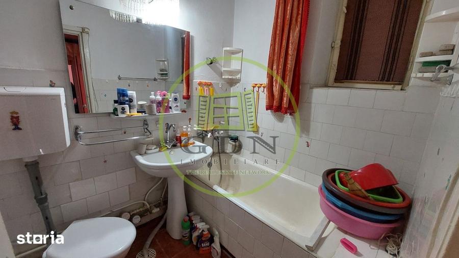 Apartament cu 3 camere decomandat în Valea Rosie