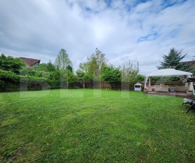 Casă individuală cu 12 camere cu Piscina în Platou