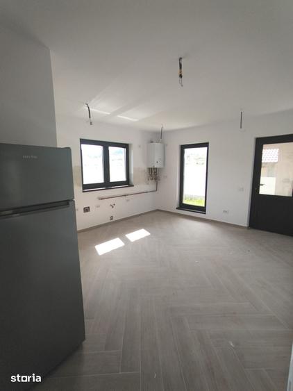 Casă cu 4 camere cu Teren 500 Mp în Blandiana