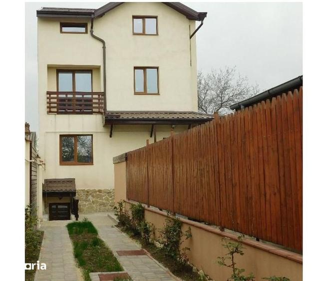 Casă cu 4 camere cu Teren 250 Mp în Apărătorii Patriei