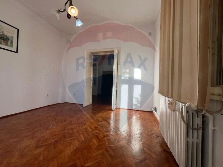 Casă cu 4 camere cu Teren 998 Mp în Gara