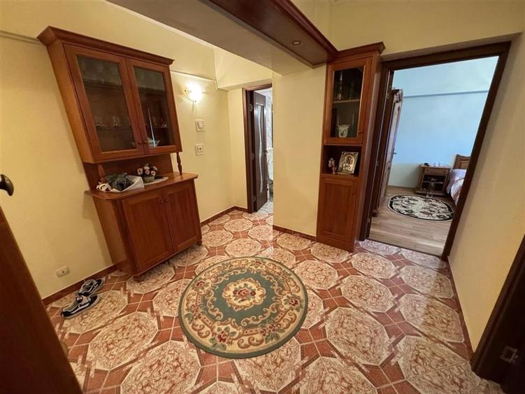 Apartament cu 2 camere decomandat, mobilat în Brăilei