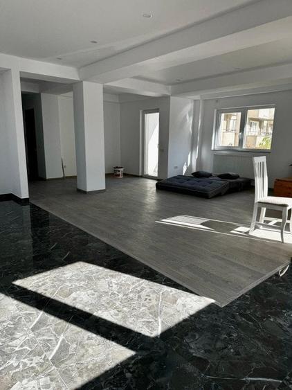 Apartament cu 3 camere decomandat în Democrației