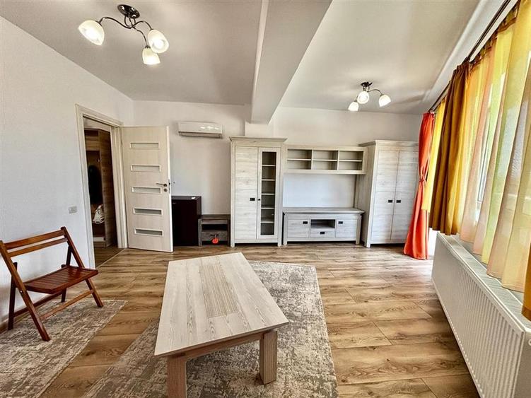 Apartament cu 2 camere decomandat, mobilat în Tractorul