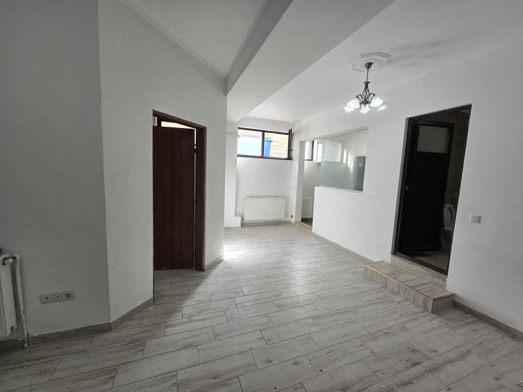 De vanzare apartament 2 camere - 3