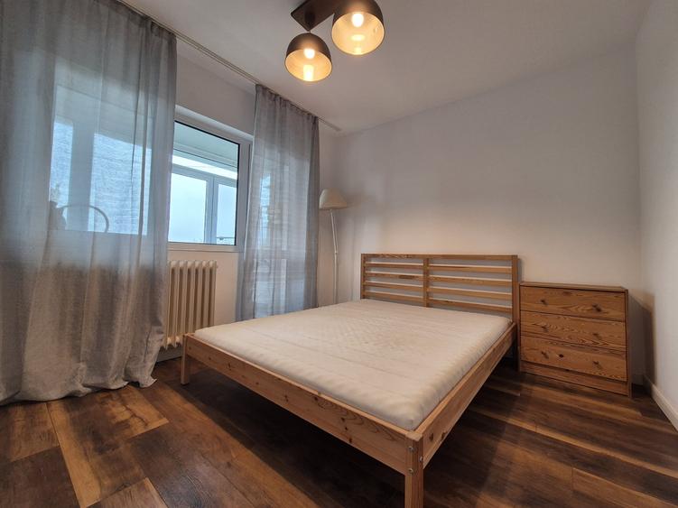 Apartament cu 4 camere semidecomandat, mobilat în Pantelimon