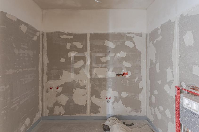 Apartament cu 3 camere semidecomandat în Matei Voievod