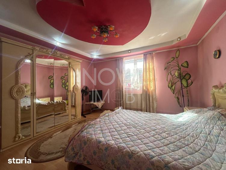 Casă cu 5 camere cu Teren 845 Mp în Roșia