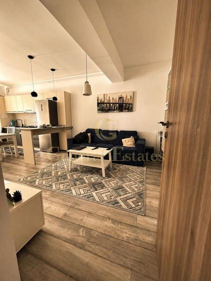 Apartament cu 3 camere semidecomandat, mobilat în Exterior Nord