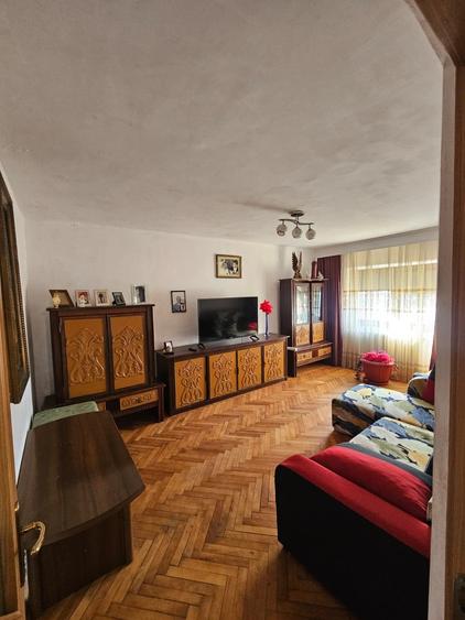 Apartament cu 3 camere în Cetate