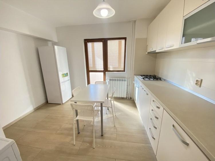 Apartament cu 4 camere în P-ța Romană