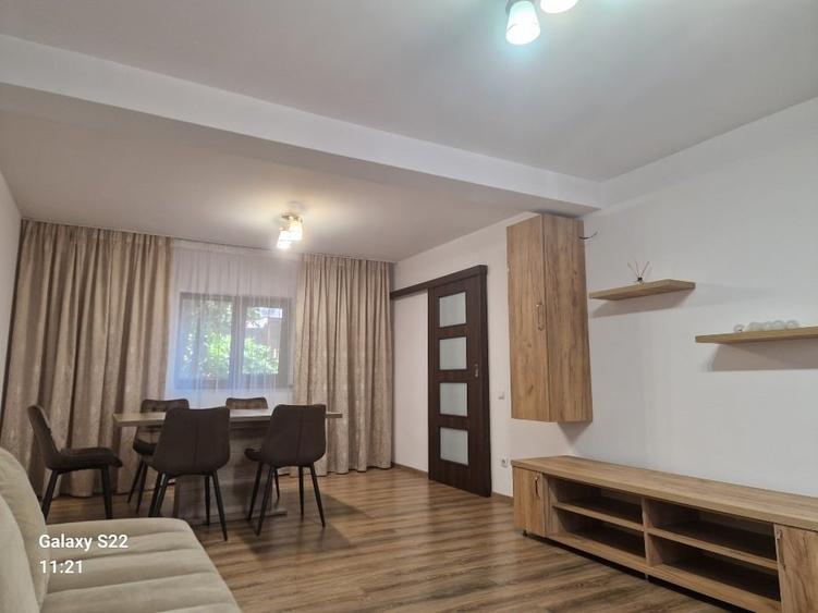 Casă individuală cu 5 camere cu Canalizare în Roșu