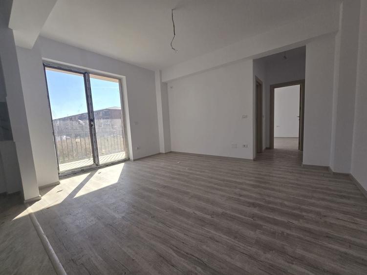 Apartament cu 2 camere decomandat în Girocului