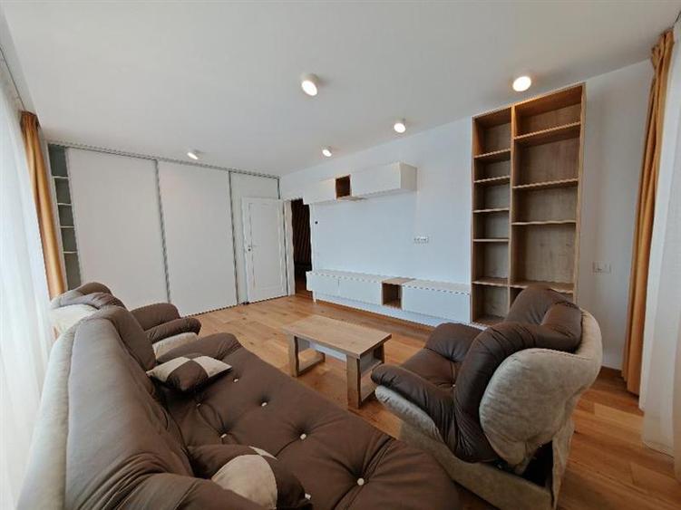 Apartament cu 3 camere decomandat, mobilat în Astra