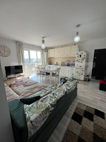 Apartament cu 3 camere semidecomandat, mobilat în Florești