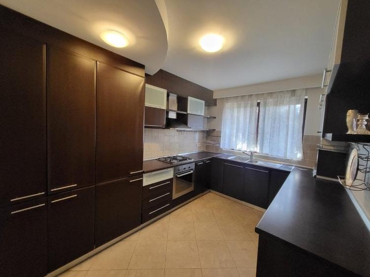 Duplex cu 4 camere cu Canalizare în Corbeanca
