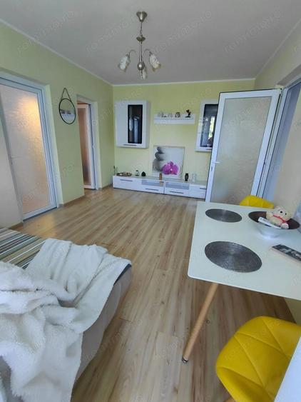 Apartament cu 3 camere semidecomandat în Țiglina 1