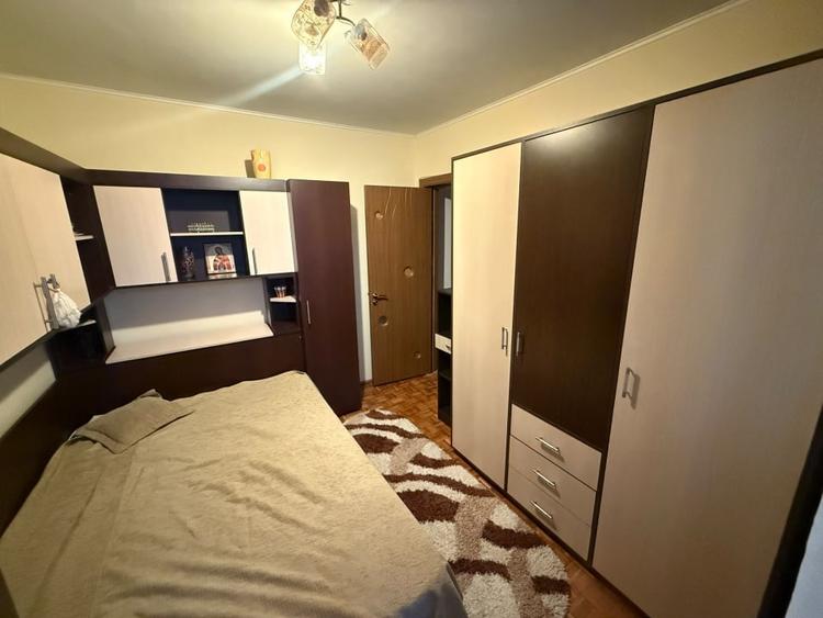 Apartament cu 2 camere semidecomandat, mobilat în Craiovița Nouă