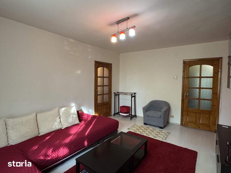 Apartament cu 3 camere semidecomandat în Central