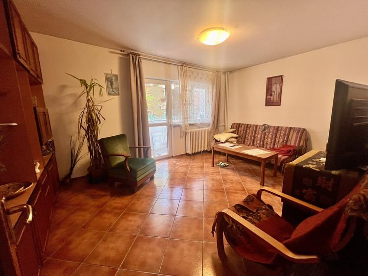 Apartament cu 2 camere decomandat în Berceni