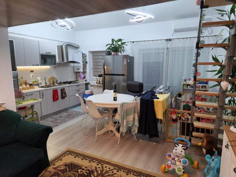 Apartament cu 3 camere semidecomandat, mobilat în Florești — fotografia 1