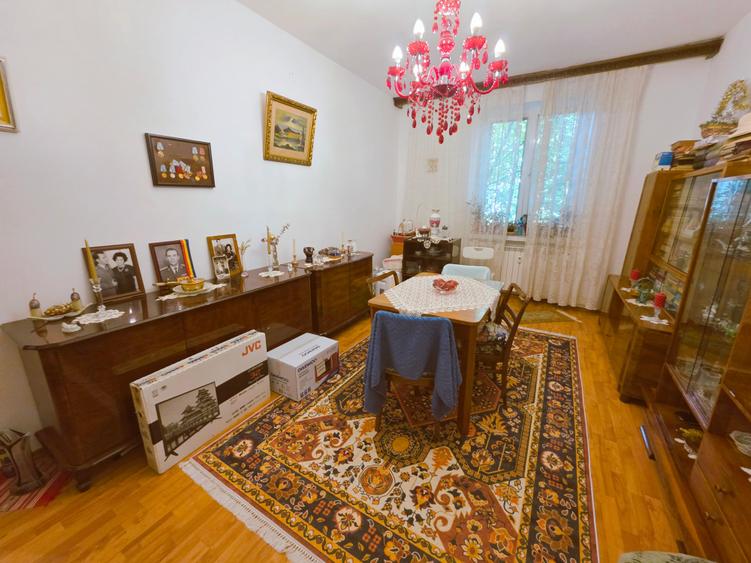 Apartament cu 3 camere decomandat în Drumul Taberei