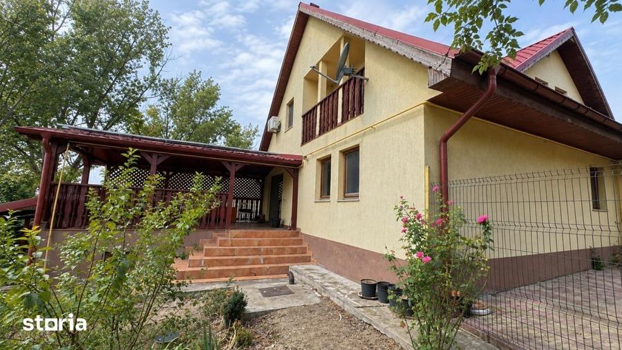 Casă cu 7 camere cu Teren 1014 Mp în Stănișești
