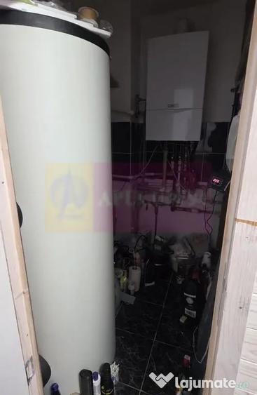 Casă cu 8 camere cu Teren 400 Mp în Zamora