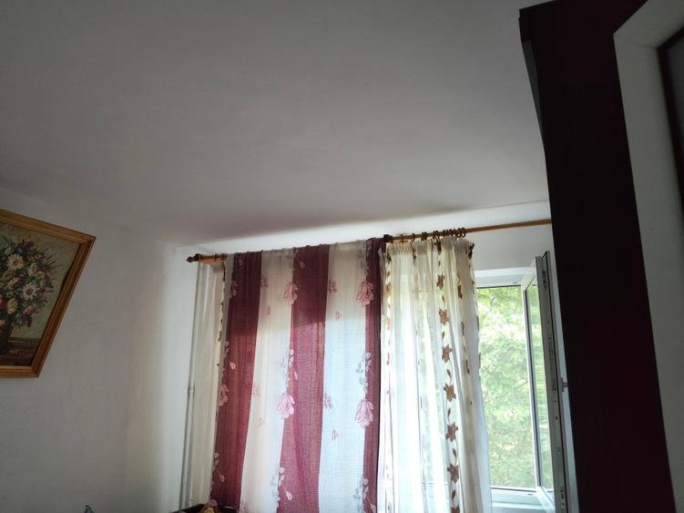 Apartament cu 3 camere semidecomandat în Păcurari