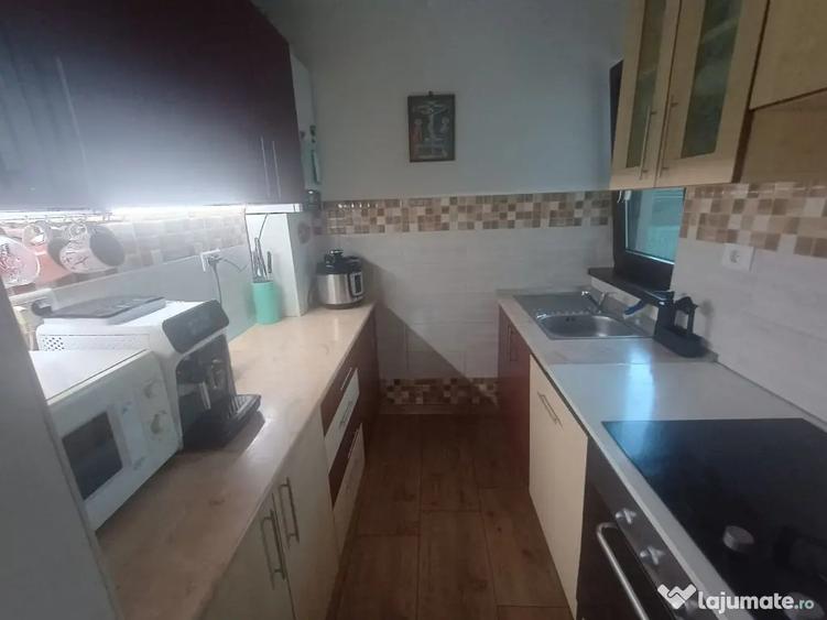 Casă cu 7 camere cu Teren 820 Mp în Vulcan