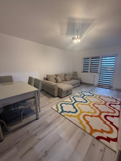 Apartament cu 3 camere decomandat, mobilat în Central