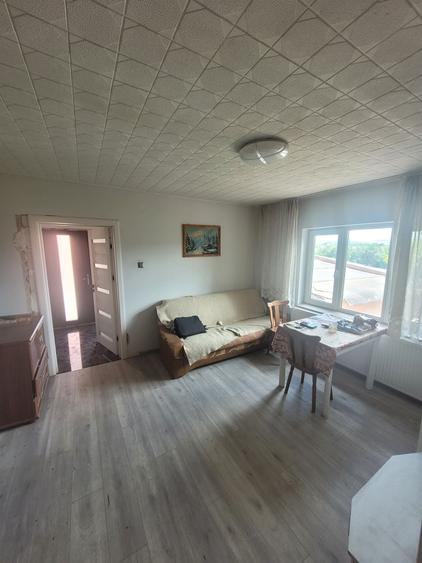Casă cu 3 camere în Peștișu Mare