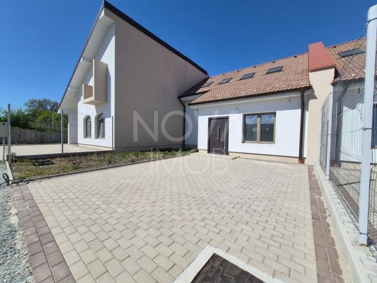 Casă individuală cu 5 camere cu Canalizare în Șura Mică