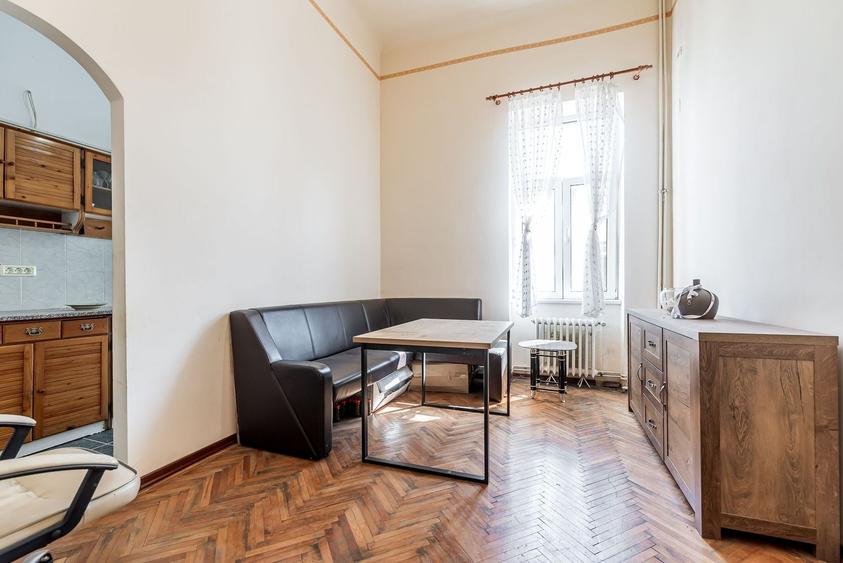 Apartament cu 3 camere semidecomandat, mobilat în Ultracentral