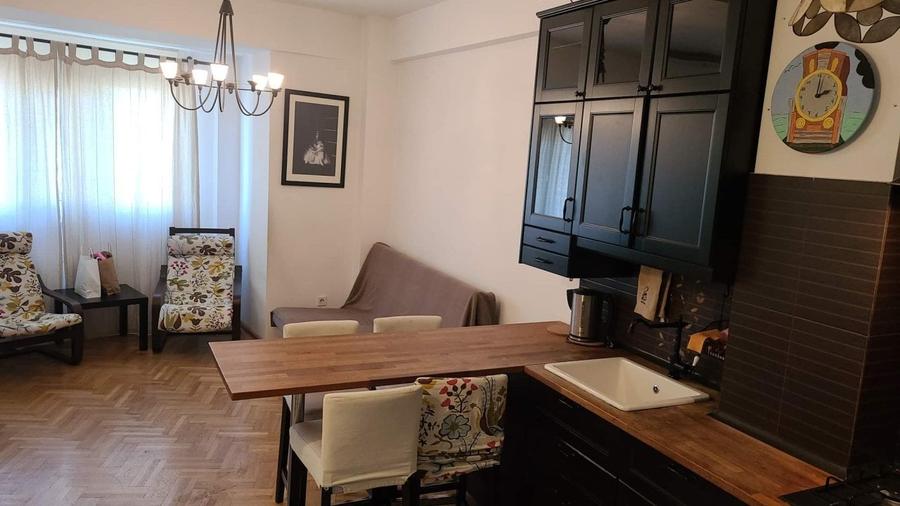Apartament cu 2 camere semidecomandat, mobilat în Calea Victoriei