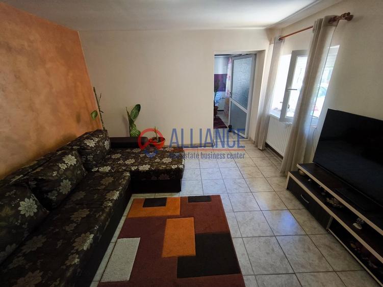 Casă cu 4 camere semidecomandat cu Canalizare în Viile Noi