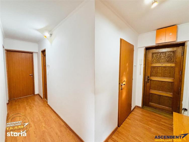 Apartament cu 3 camere, mobilat în Sud