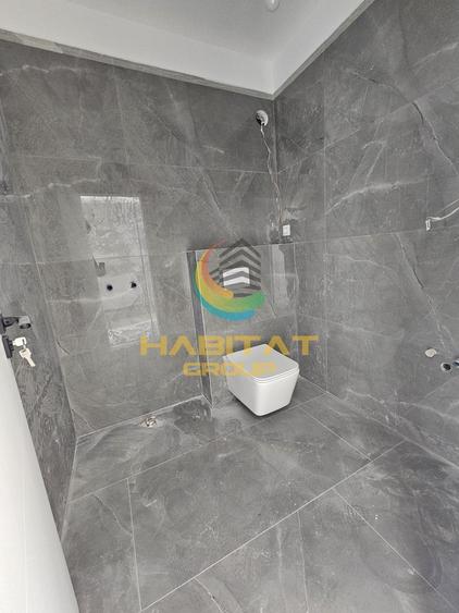 Penthouse cu 3 camere semidecomandat în Splaiul Unirii