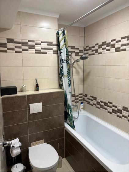 Apartament cu 3 camere decomandat în Sânmartin