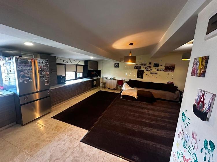Duplex cu 8 camere cu Canalizare în Ciorogârla