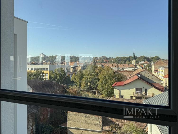 Birou, de 1,600 mp, în Central