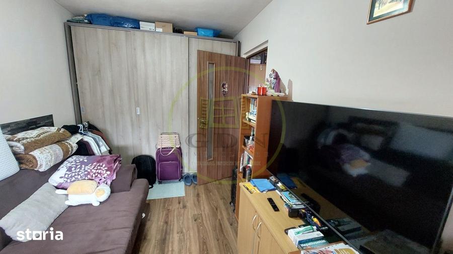 Apartament cu 3 camere semidecomandat, mobilat în Valea Rosie