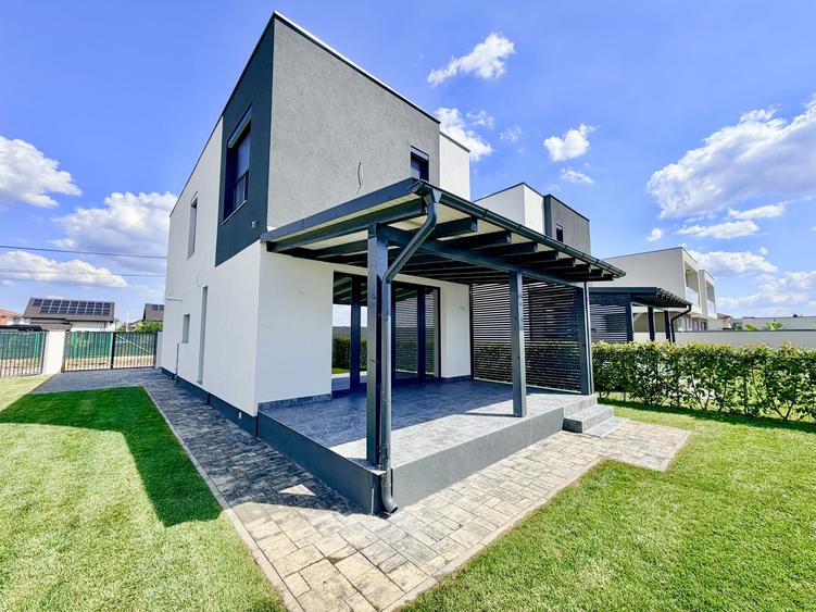 Duplex cu 4 camere cu Canalizare în Moșnița Nouă