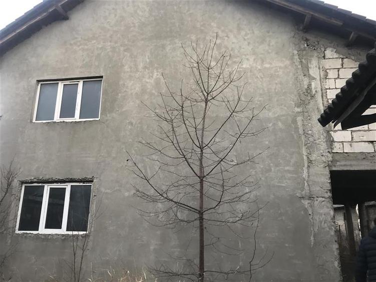 Casă individuală cu 6 camere cu Garaj în Golești