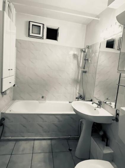 Apartament cu 2 camere decomandat, mobilat în Badea Cârțan
