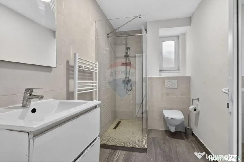 Casă cu 9 camere cu Teren 600 Mp în Fântânele
